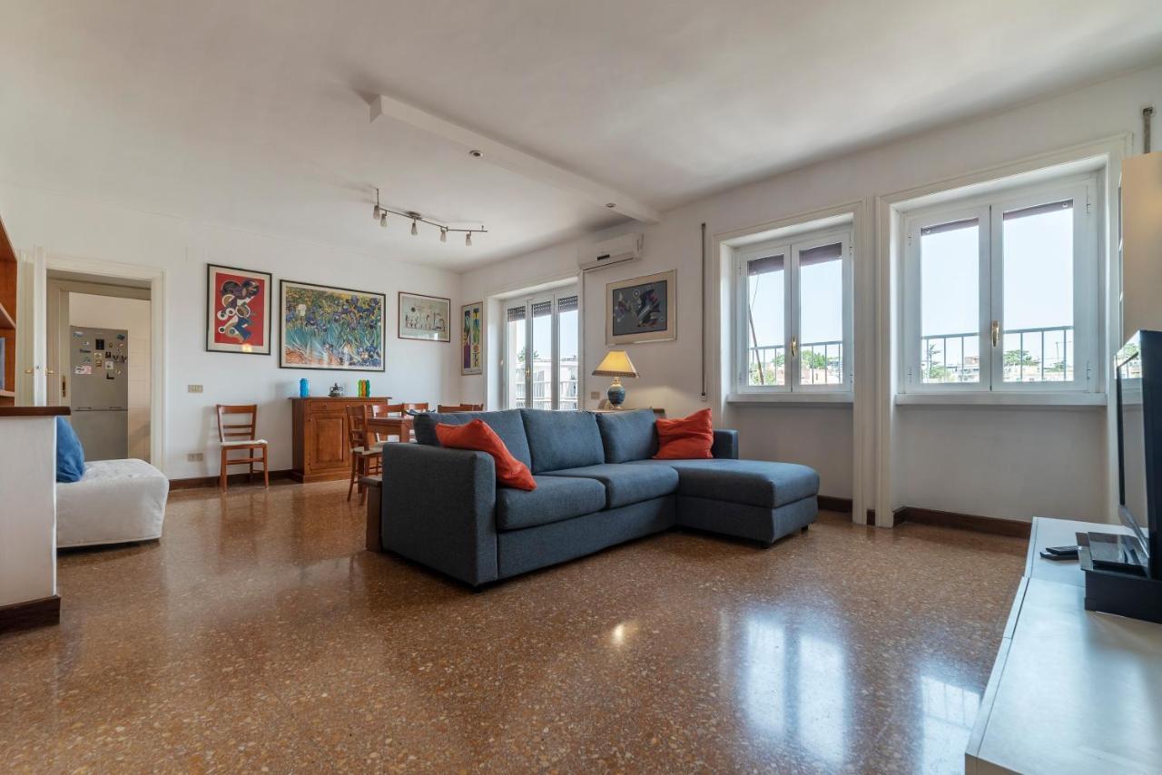Roomy And Bright Apartment With Terrace Rome Extérieur photo